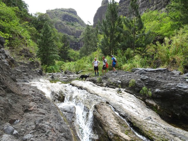 Un long toboggan qui se franchit aisément