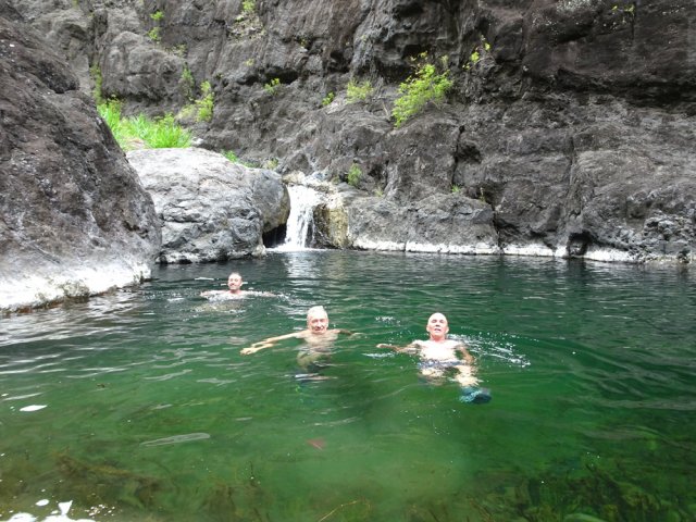 La fraîcheur de l'eau ne rebute pas les baigneurs