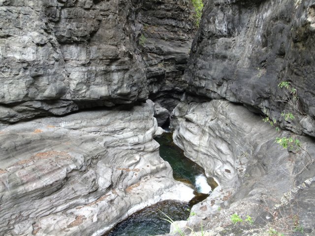 Le canyon sous la passerelle