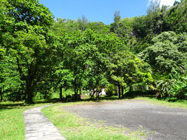 On quitte le parking, direction la vieille pompe