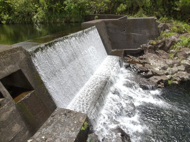 Le barrage du Bras Piton récupère une partie de son eau