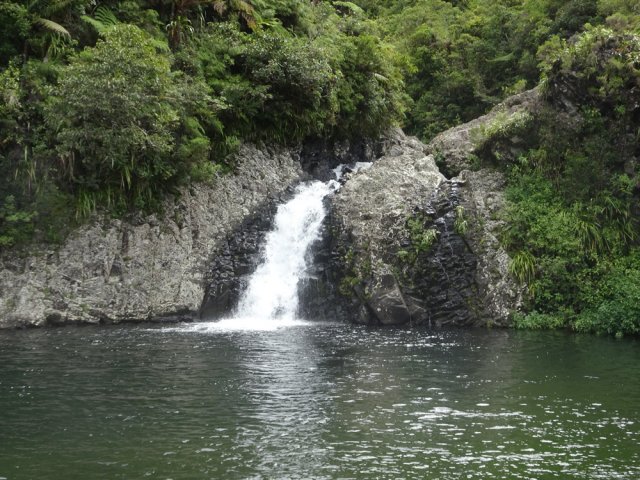 Le très grand premier bassin rencontré dans la montée