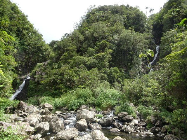 Superbe endroit sauvage accueillant deux hautes chutes