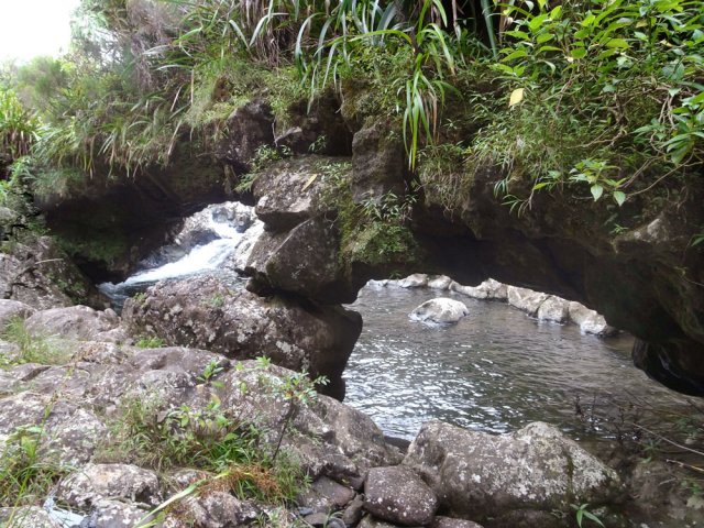 Visite à la double arche près de la haute cascade