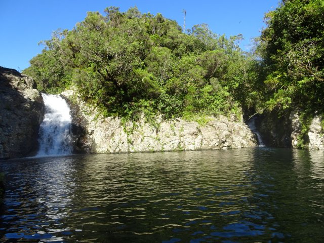 Le premier bassin rencontré et ses deux cascades qui l'alimentent
