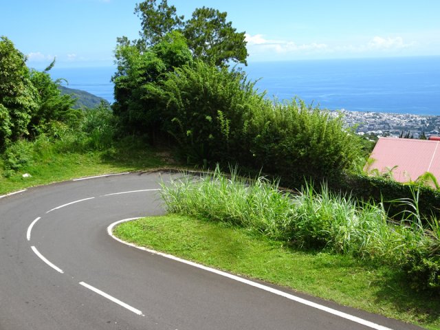 Les impressionnants lacets de la D43