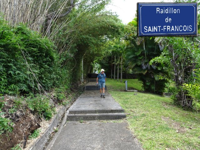 Début de la longue descente sur les marches du Raidillon de St-François