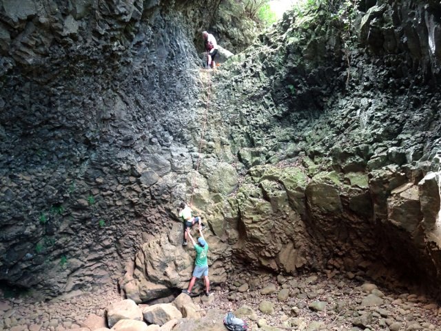 Le dernier bassin à sec de la boucle. Escalade facultative si craintes.