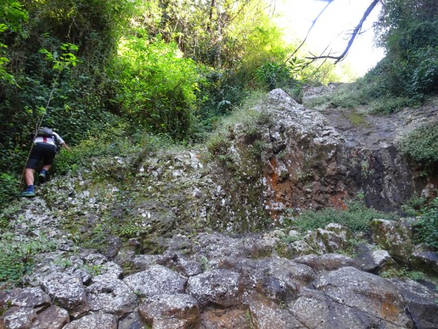 Option Bras Creux. Remonter la cascade à sec en rive droite