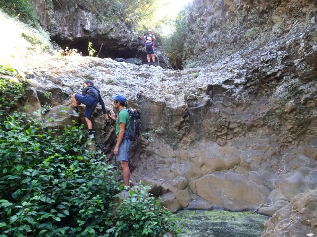 La remontée de ravine est ludique, surtout pour les enfants intrépides