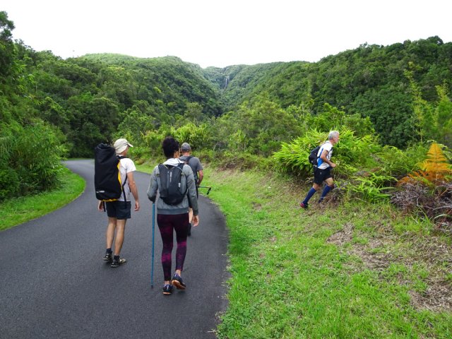 La longue descente sur route permet de reposer les jambes mises à rude épreuve