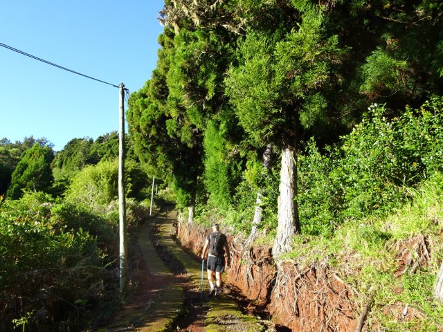200 mètres de piste bétonnée pour changer un peu du sentier