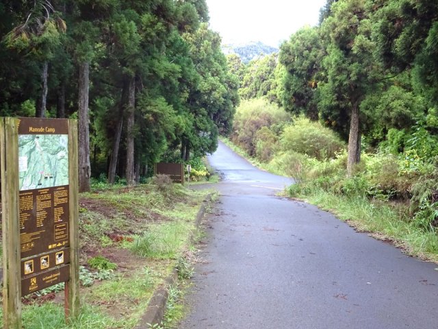 Poursuivre par la route jusqu'au départ vers la Roche Ecrite