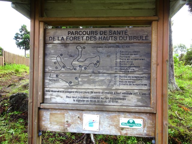 On frôle le départ de l'ancienne boucle sportive proche des points d'eau