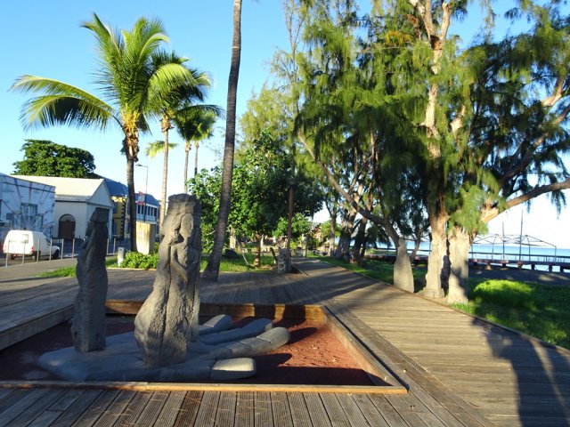 Plusieurs sculptures bordent le parcours