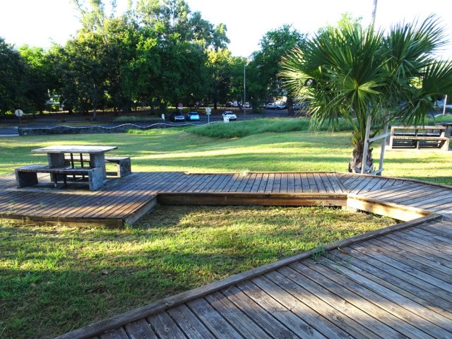 Une table sans kiosque accessible en fauteuil