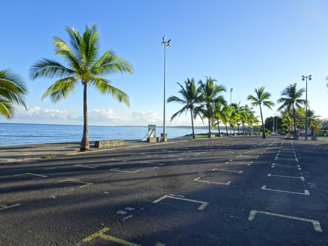 La place du marché forain, envahie d'étals en fin de semaine