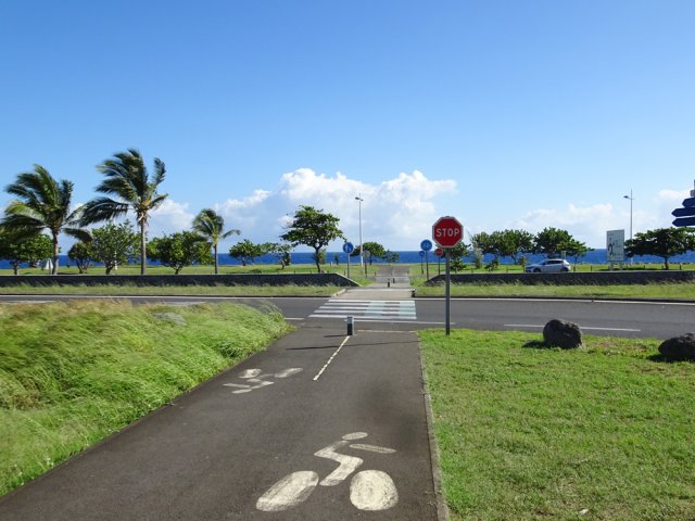 Traversée délicate de l'Avenue Tamatave
