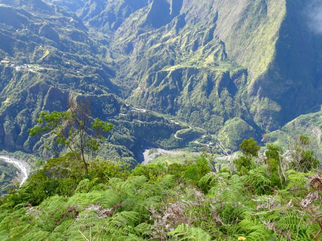 Depuis le belvédère, on embrasse tout le cirque et les lacets du Pavillon