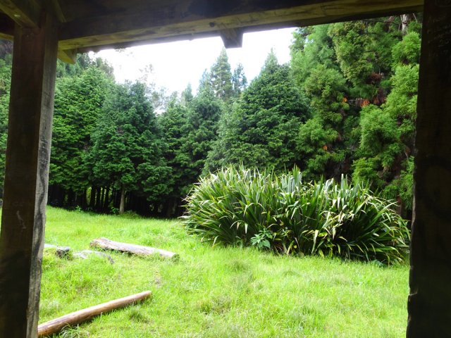 Petite halte sous le kiosque de la Route Vaudeville