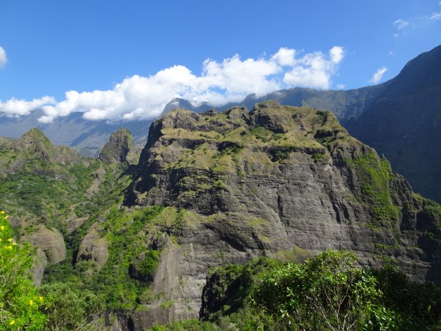 Le Piton Tortue et les pentes de l'Îlet Moutou