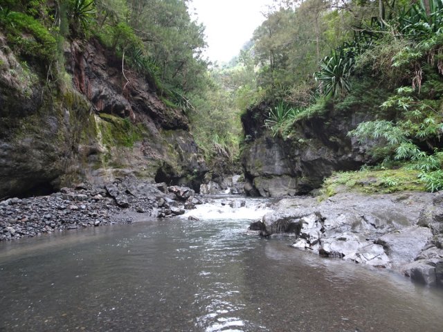 La sortie d'un n-ième canyon bordé de falaises infranchissables