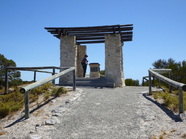 Oliver Hill Lookout pour de superbes points de vue sur les lacs intérieurs