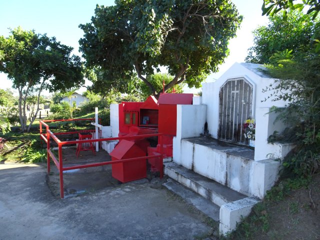 Quatre oratoires regroupés au plus près du passage