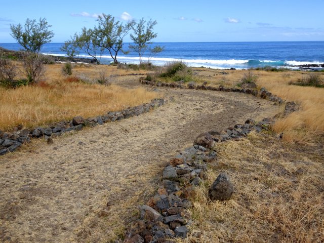 Très agréable piste pour atteindre la plage