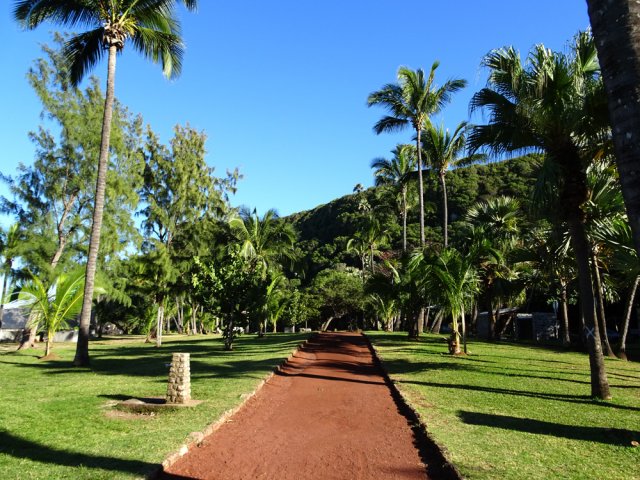 On prenant garde aux ornières, il doit être possible de rouler sur ces allées