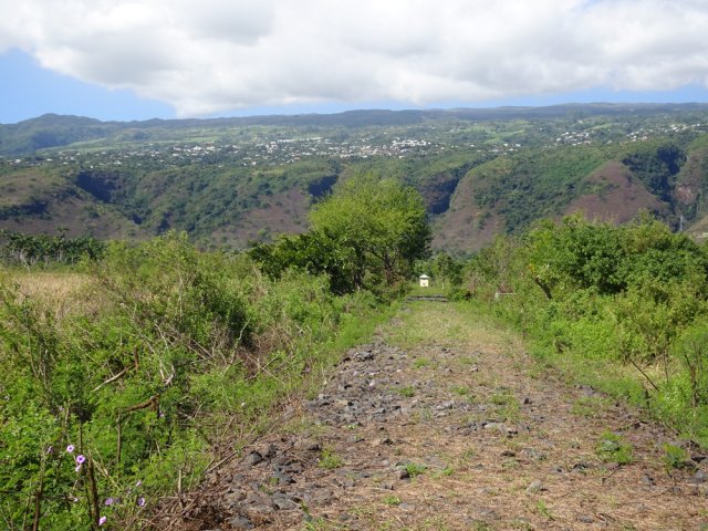 Profiter des panoramas sur les falaises découpées par les ravines