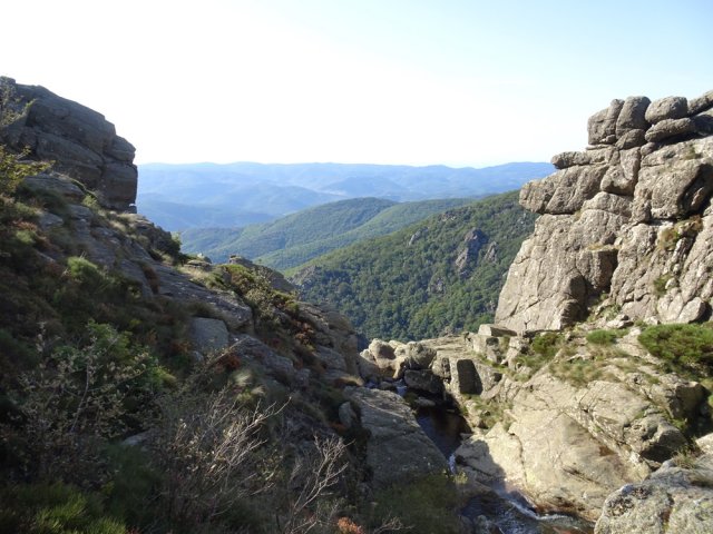 Le Saut de Vezoles qu'on peut approcher pour voir la cascade