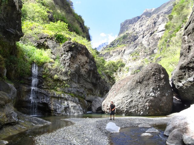 La cascade de la Ravine Fontaine, premier passage délicat