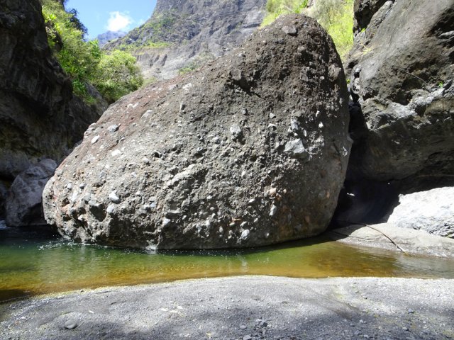 Passage un peu technique entre les deux grosses roches