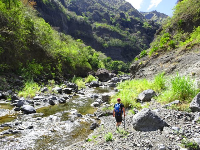 Véritable promenade le long de la Rivière à la recherche des biquettes