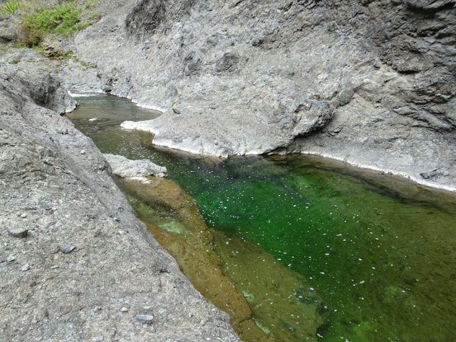 Repérer de magnifiques bassins pour d'éventuelles baignades au retour