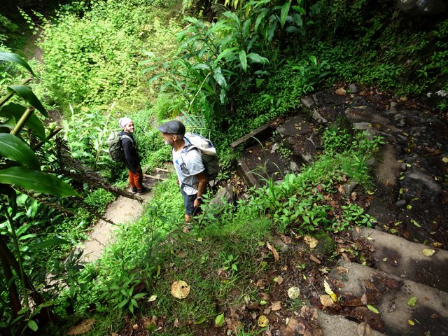 Les lacets serrés rejoignant la Ravine de la Vierge