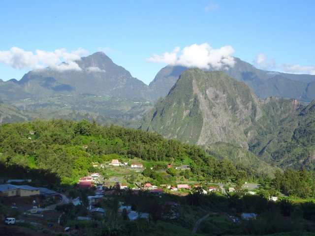 Les vues sur le cirque se multiplient