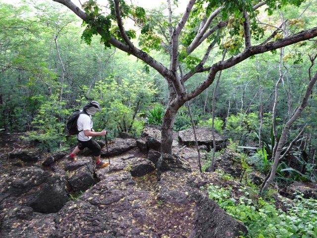 Beaucoup de cailloux dans la forte descente