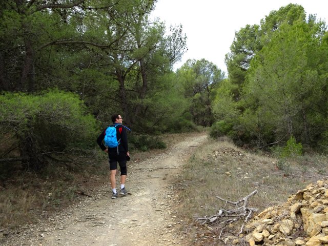 Le sentier à partir des Tinas permet d'éviter la petite route