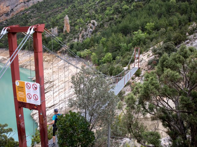 Arrivée à la passerelle. On quitte l'Aragon pour la Catalogne