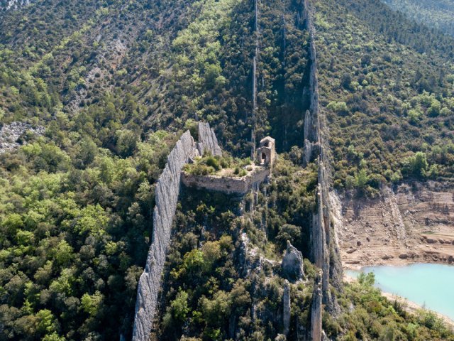 L'ermitage San Vicente perché à l'intérieur des murailles