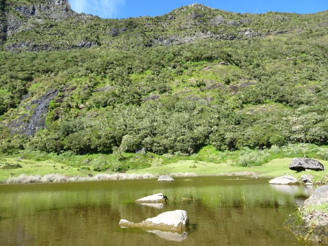 Alimenté par de petits cours d'eau, le lac est rarement à sec