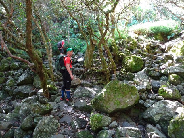 Des cairns guident pour emprunter le meilleur itinéraire
