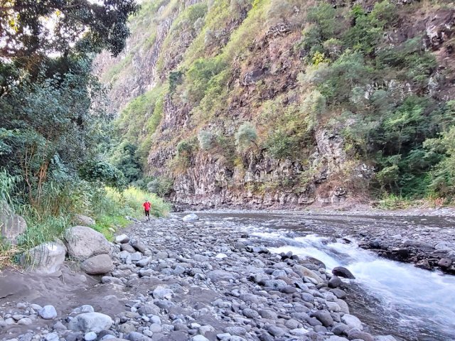 Progression facile le long de la rivière