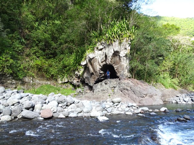 On devine un fragment de tunnel de lave sans doute très ancien
