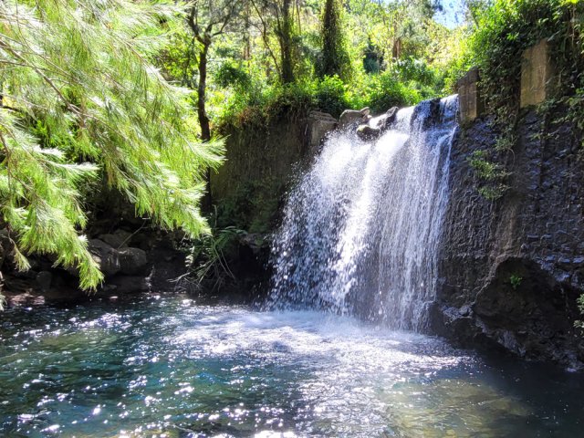 La même cascade durant la traversée du gué