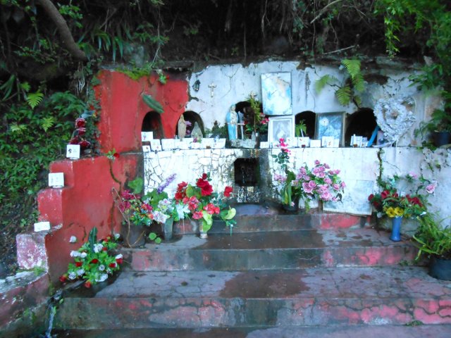 L'oratoire avant de parvenir à la route