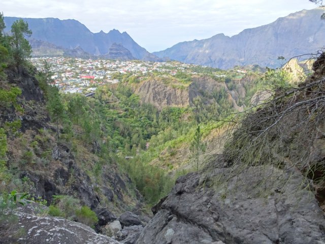 Vue originale sur Cilaos et le sentier des Porteurs