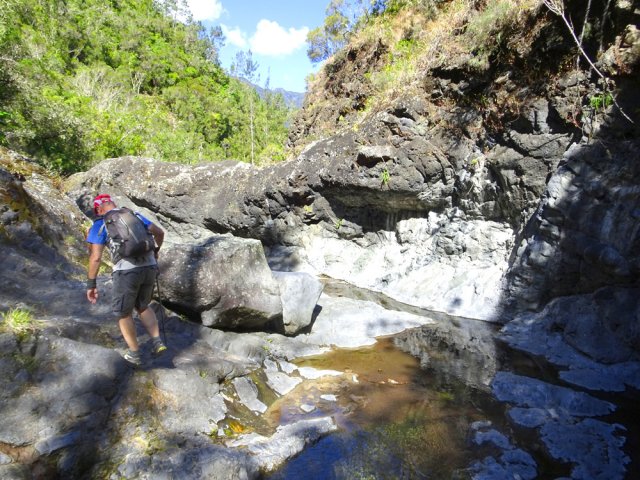 On s'approche du rocher emprunté à la montée